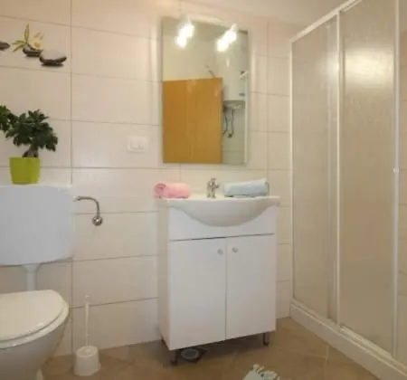 Apartman Nina 2 *