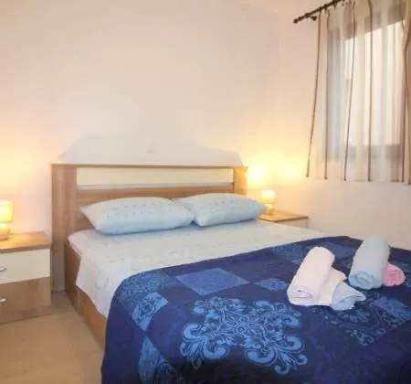 Apartman Nina 2 *