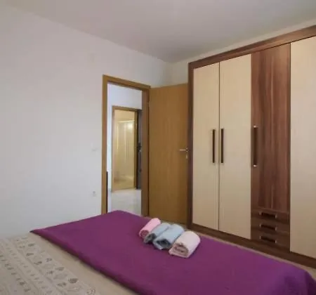Apartman Nina 2 *